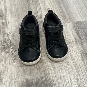 EUC boys 5.5 black stride rite shoes
